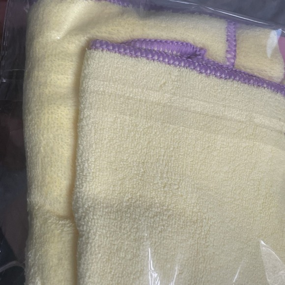 Cute Avocado Fruit Vegetable Keychain And Yellow Face Makeup Removal Towel - Picture 3 of 9